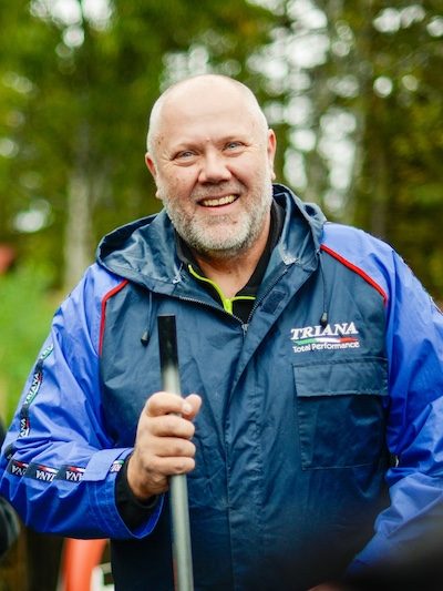 Kenneth Lilja - sportfiskare och lärare på Fiskegymnasiet på Älvdalens Utbildningscentrum, ler mot kameran.